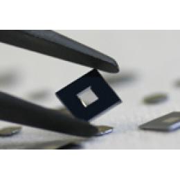 氮化硅窗口Nanopore系列，外框4*4mm/5*5mm,窗口0.01-0.04mm,膜厚12-20nm,Norcada